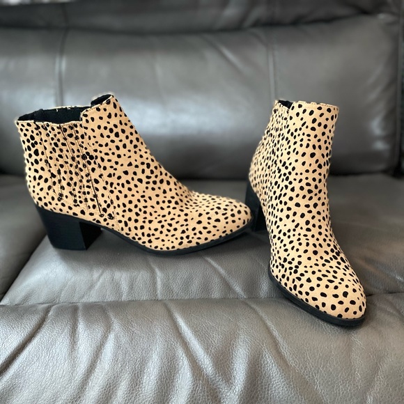 Brand new cheetah print booties - Picture 1 of 3